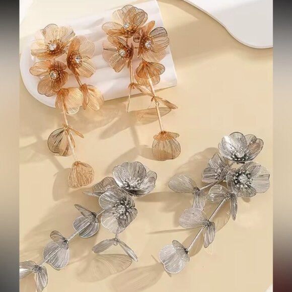 Kate Middleton Famous Cascading Silver Dangle Earrings - Picture 10 of 10